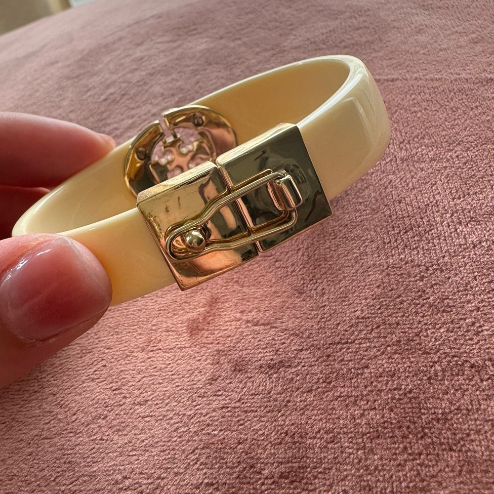 Tory Burch Logo Resin Bracelet - Magnetic & Clasp - Ivory & Gold - Picture 7 of 11